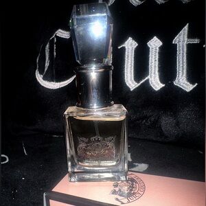 Juicy Couture Eau de Parfum with Silver Logo